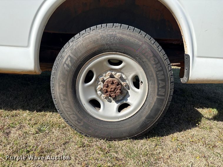 image for item NK9055 2003 GMC Savana van