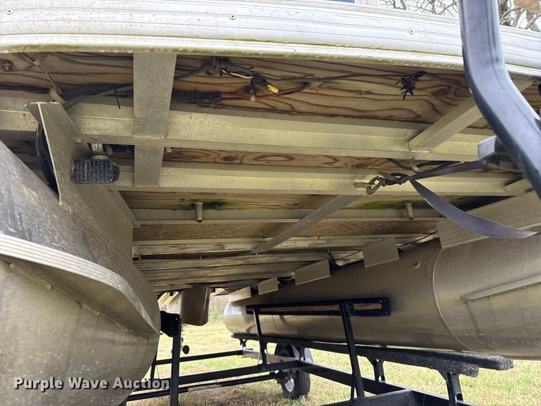 image for item NK9127 2012 Sun Tracker Fishin' Barge 20 boat