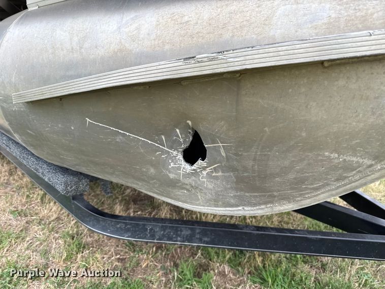 image for item NK9127 2012 Sun Tracker Fishin' Barge 20 boat