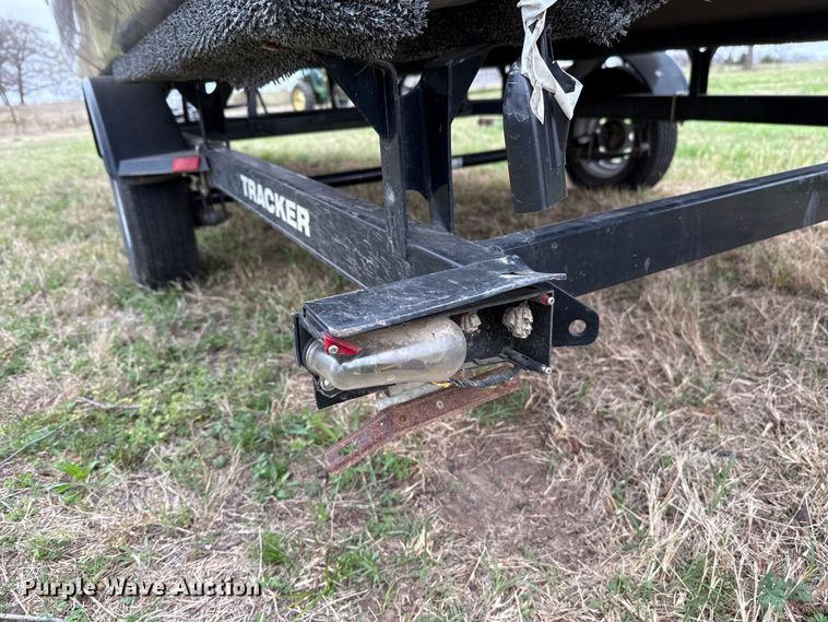 image for item NK9127 2012 Sun Tracker Fishin' Barge 20 boat