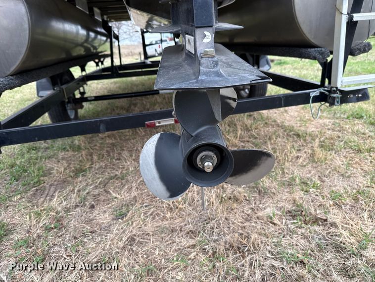 image for item NK9127 2012 Sun Tracker Fishin' Barge 20 boat