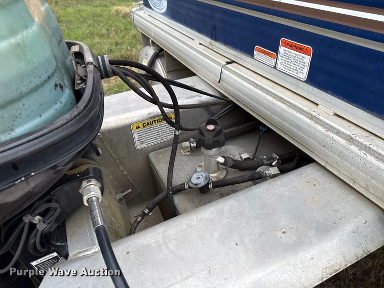 image for item NK9127 2012 Sun Tracker Fishin' Barge 20 boat