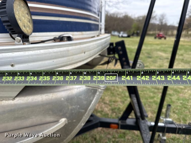 image for item NK9127 2012 Sun Tracker Fishin' Barge 20 boat