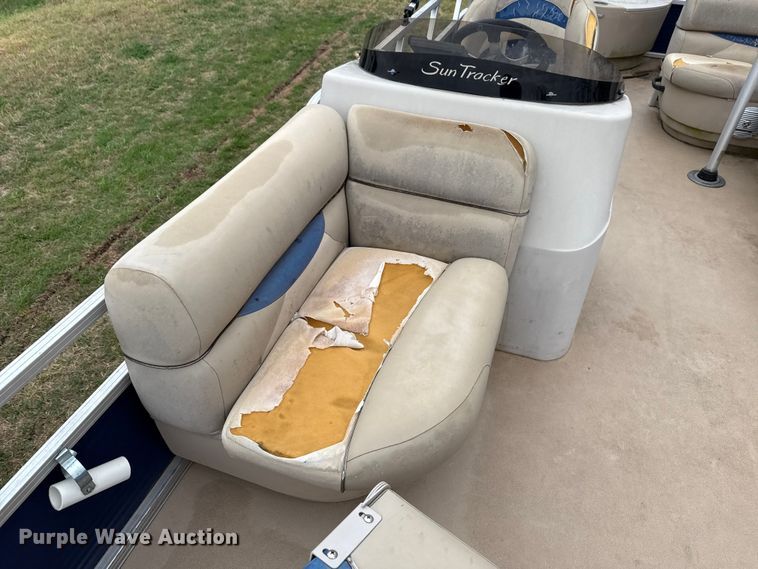 image for item NK9127 2012 Sun Tracker Fishin' Barge 20 boat