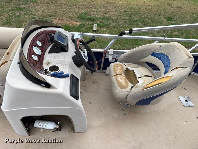 image for item NK9127 2012 Sun Tracker Fishin' Barge 20 boat