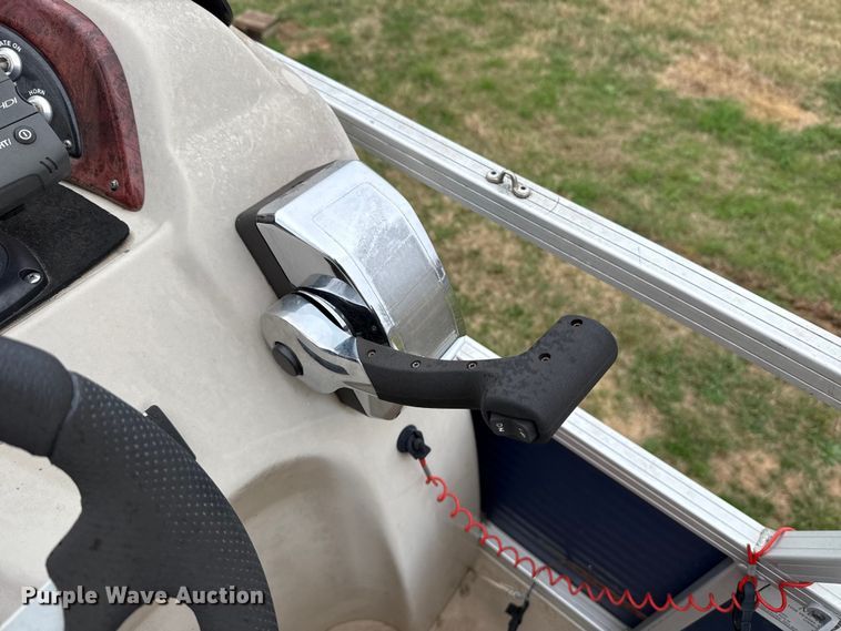 image for item NK9127 2012 Sun Tracker Fishin' Barge 20 boat