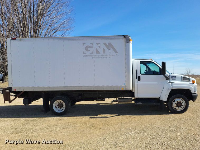 image for item NK9916 2004 GMC C5500 box truck