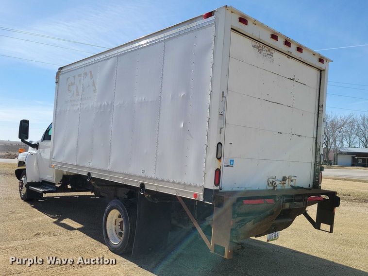 image for item NK9916 2004 GMC C5500 box truck
