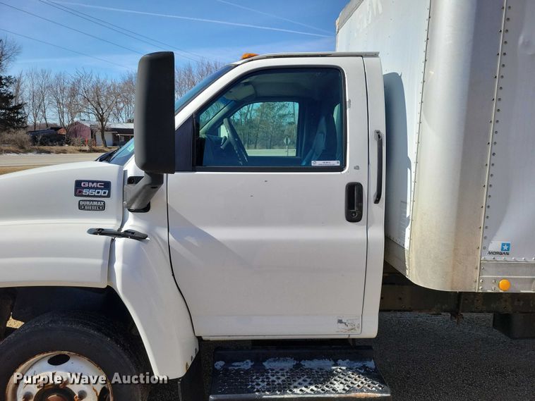 image for item NK9916 2004 GMC C5500 box truck