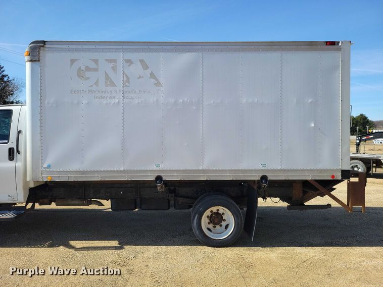 image for item NK9916 2004 GMC C5500 box truck