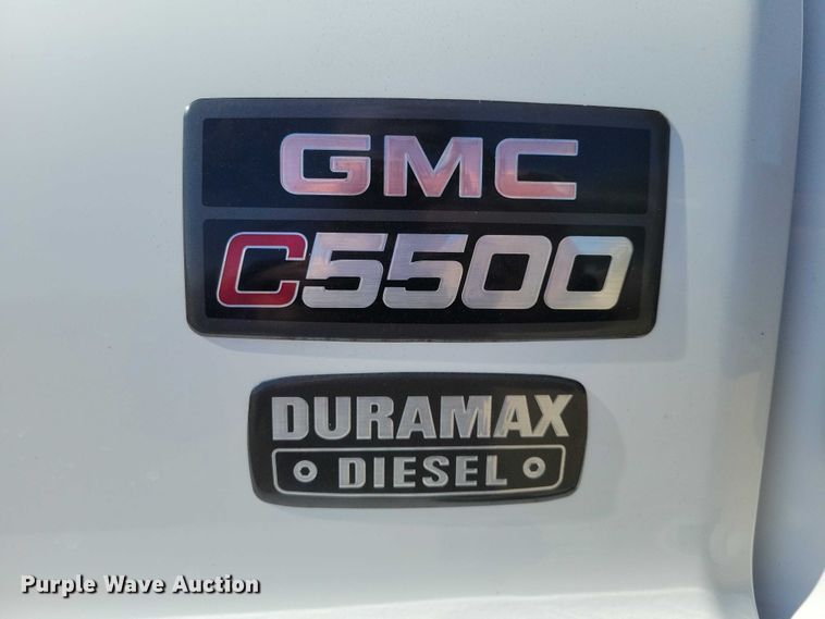 image for item NK9916 2004 GMC C5500 box truck