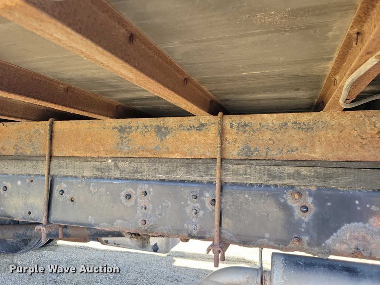 image for item NK9916 2004 GMC C5500 box truck