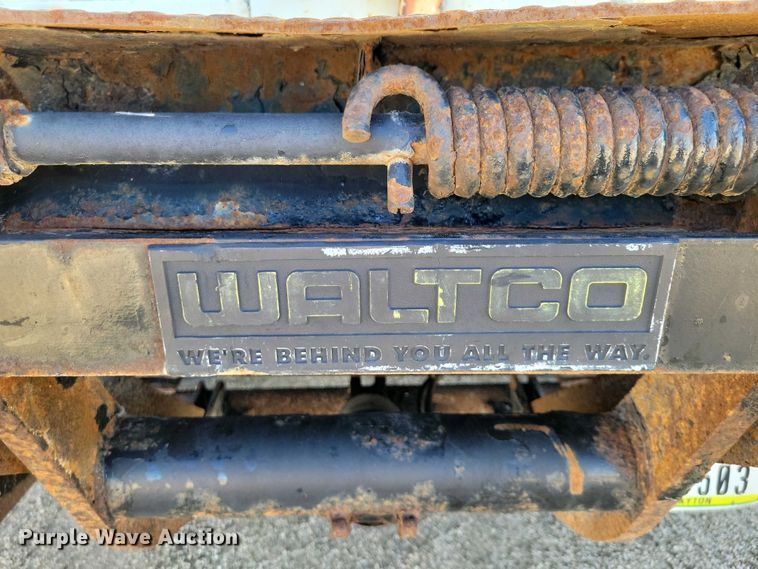 image for item NK9916 2004 GMC C5500 box truck