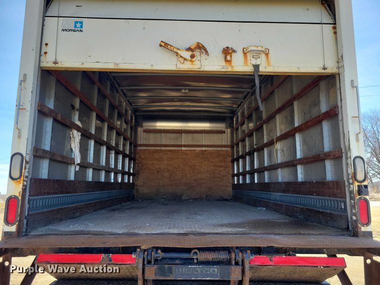 image for item NK9916 2004 GMC C5500 box truck