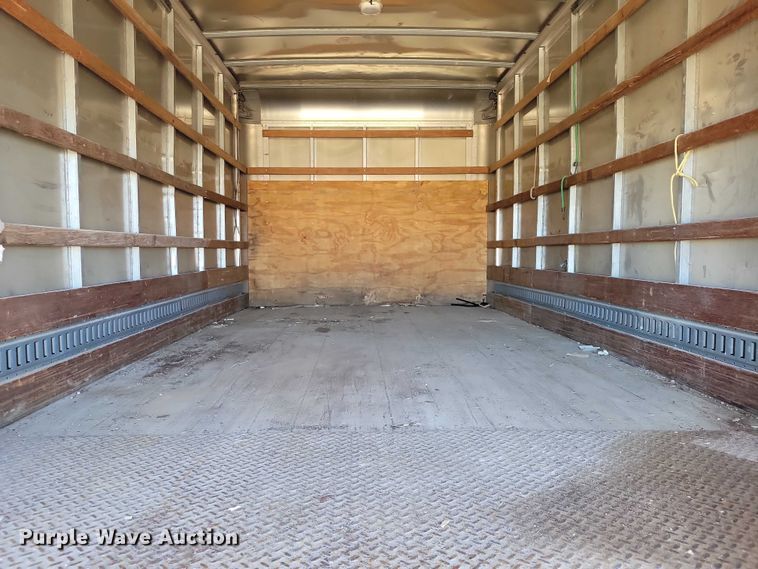 image for item NK9916 2004 GMC C5500 box truck