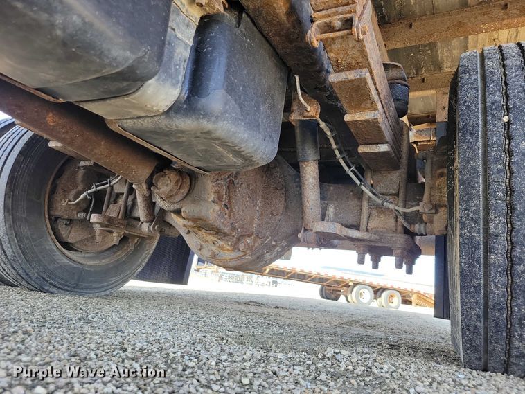 image for item NK9916 2004 GMC C5500 box truck