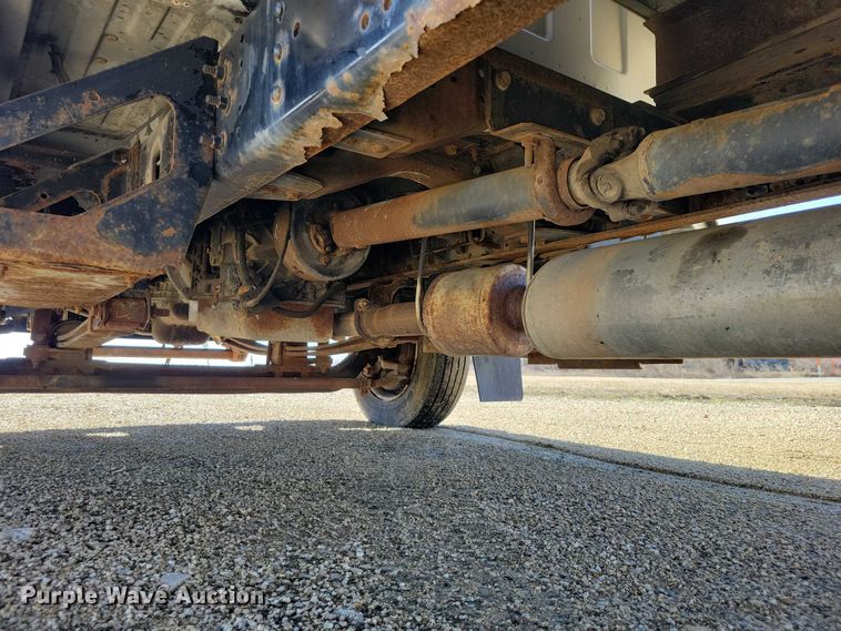 image for item NK9916 2004 GMC C5500 box truck