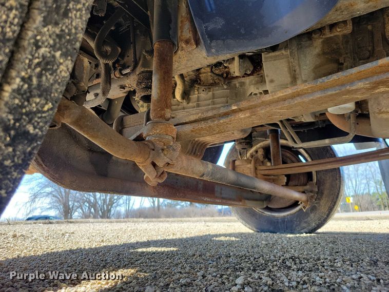 image for item NK9916 2004 GMC C5500 box truck