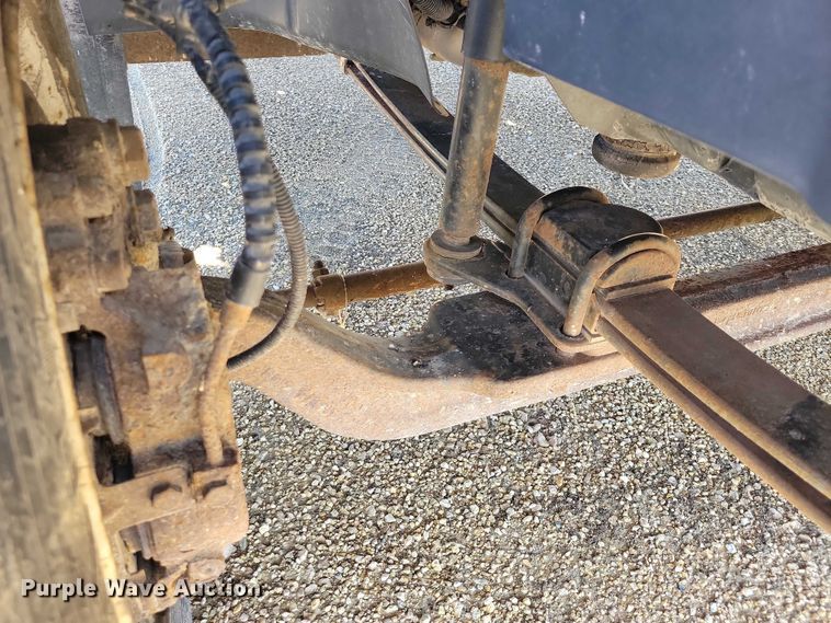 image for item NK9916 2004 GMC C5500 box truck