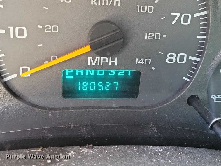 image for item NK9916 2004 GMC C5500 box truck