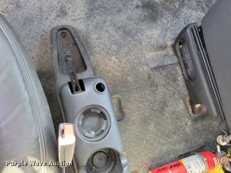 image for item NK9916 2004 GMC C5500 box truck