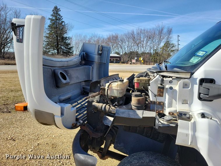 image for item NK9916 2004 GMC C5500 box truck