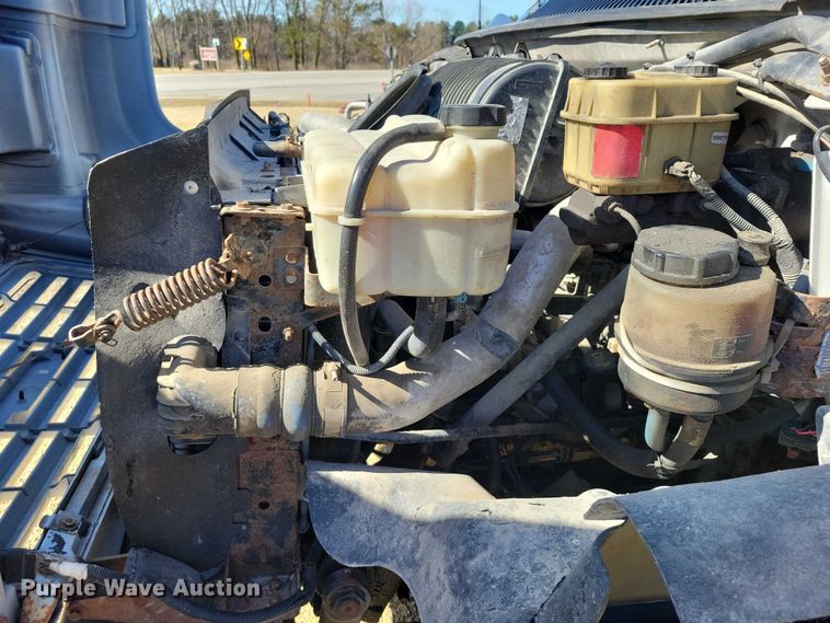 image for item NK9916 2004 GMC C5500 box truck