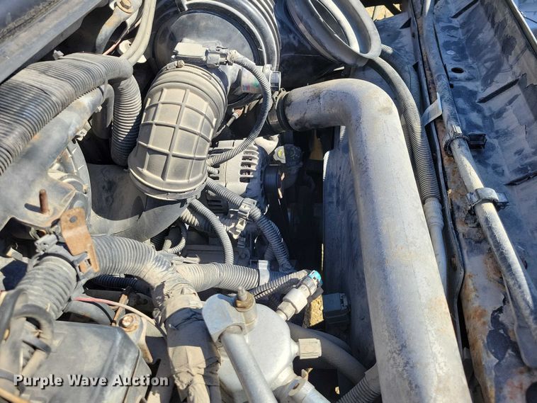 image for item NK9916 2004 GMC C5500 box truck