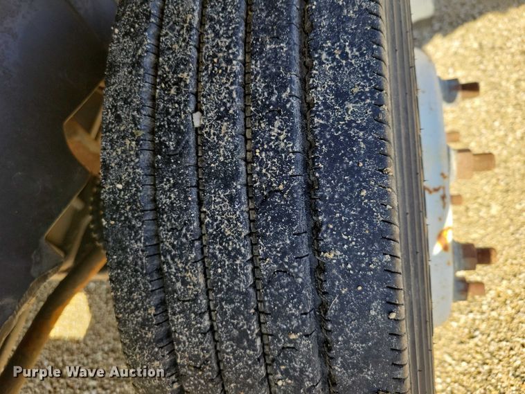 image for item NK9916 2004 GMC C5500 box truck