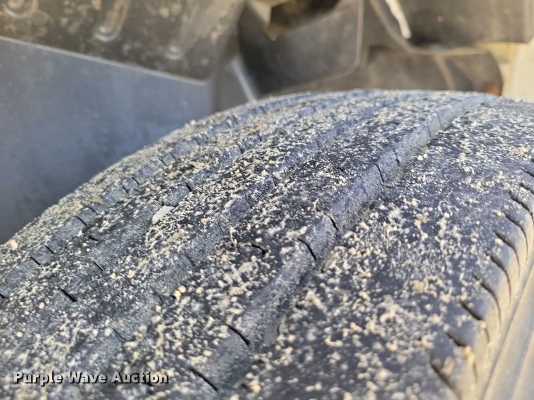 image for item NK9916 2004 GMC C5500 box truck