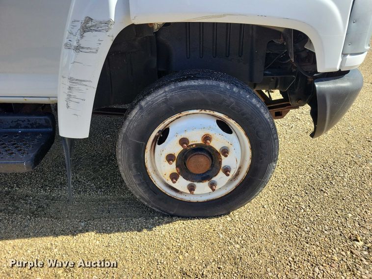 image for item NK9916 2004 GMC C5500 box truck