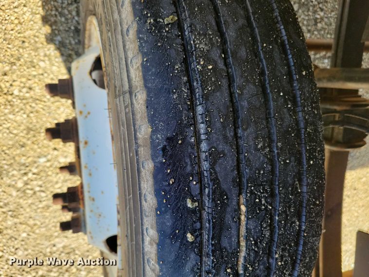 image for item NK9916 2004 GMC C5500 box truck