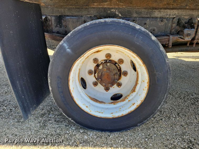 image for item NK9916 2004 GMC C5500 box truck