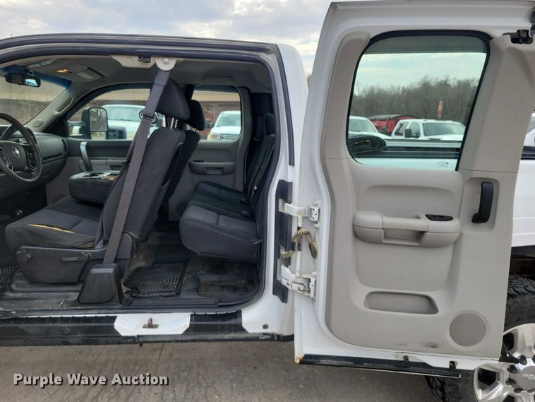 image for item NK9934 2012 Chevrolet  Silverado 2500HD  Ext. Cab pickup truck