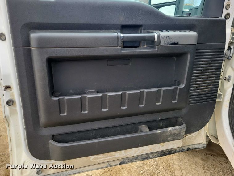 image for item NK9939 2014 Ford F350 Super Duty Crew Cab pickup truck