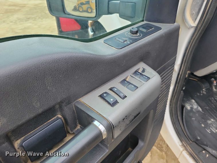 image for item NK9939 2014 Ford F350 Super Duty Crew Cab pickup truck