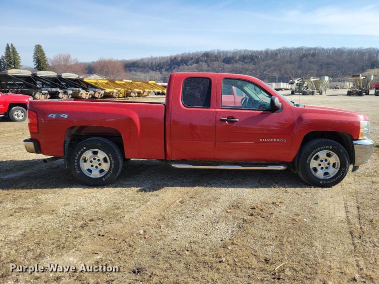 image for item NK9952 2013 Chevrolet  Silverado 1500 Ext. Cab pickup truck