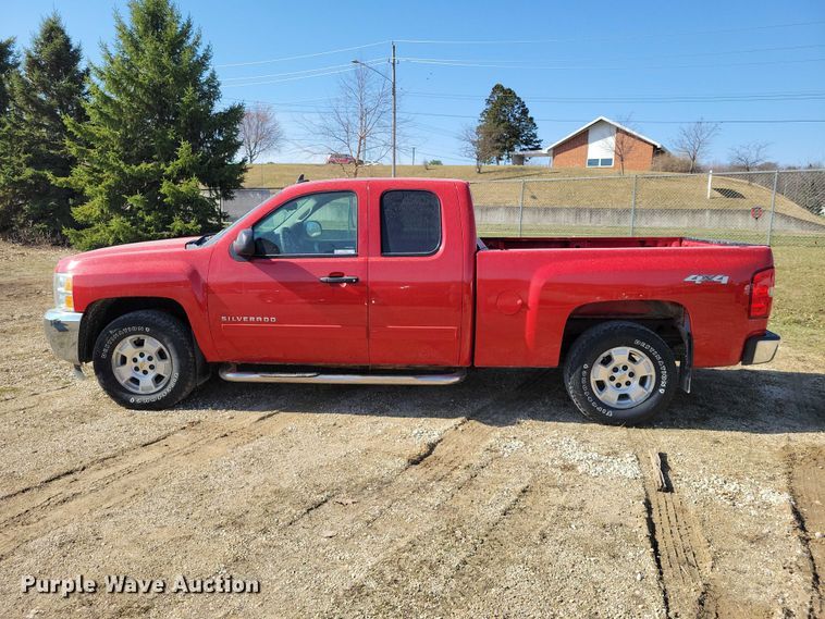 image for item NK9952 2013 Chevrolet  Silverado 1500 Ext. Cab pickup truck