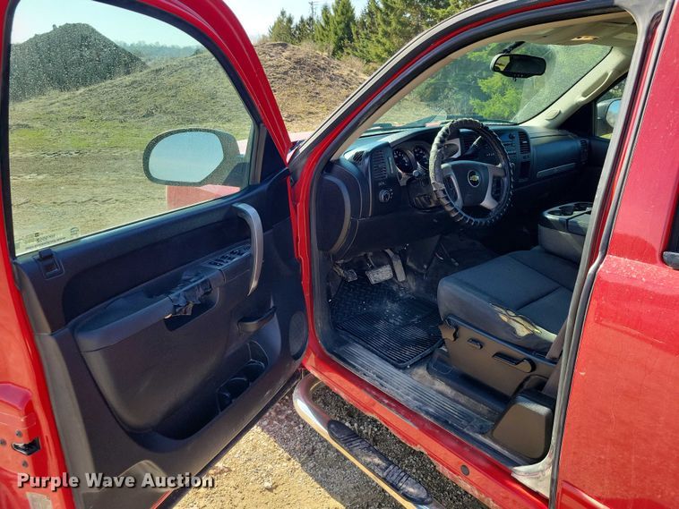 image for item NK9952 2013 Chevrolet  Silverado 1500 Ext. Cab pickup truck