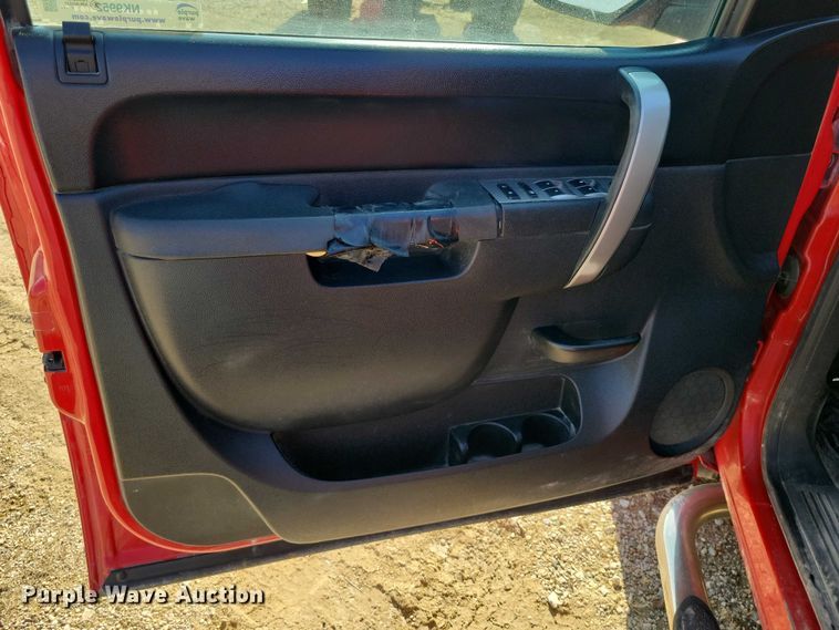 image for item NK9952 2013 Chevrolet  Silverado 1500 Ext. Cab pickup truck