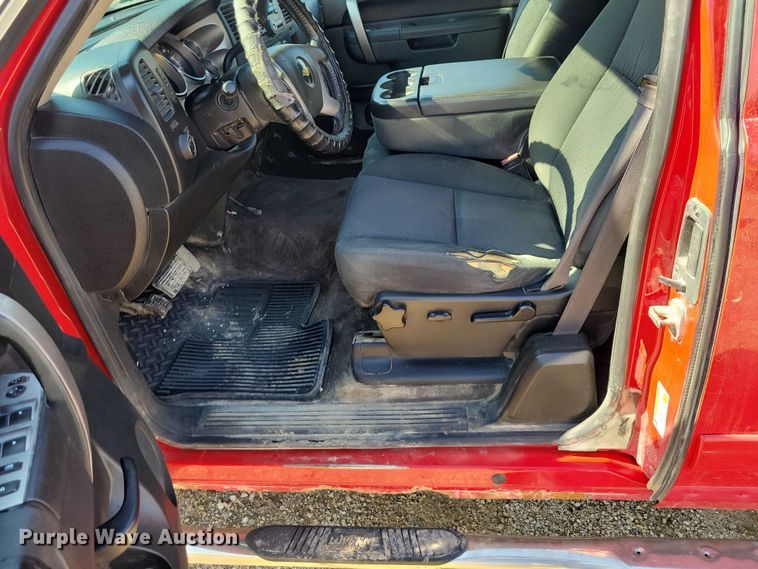 image for item NK9952 2013 Chevrolet  Silverado 1500 Ext. Cab pickup truck