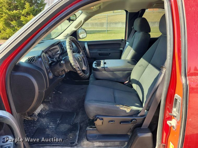 image for item NK9952 2013 Chevrolet  Silverado 1500 Ext. Cab pickup truck