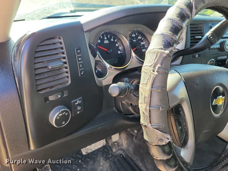 image for item NK9952 2013 Chevrolet  Silverado 1500 Ext. Cab pickup truck