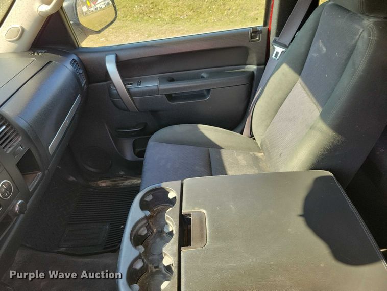 image for item NK9952 2013 Chevrolet  Silverado 1500 Ext. Cab pickup truck