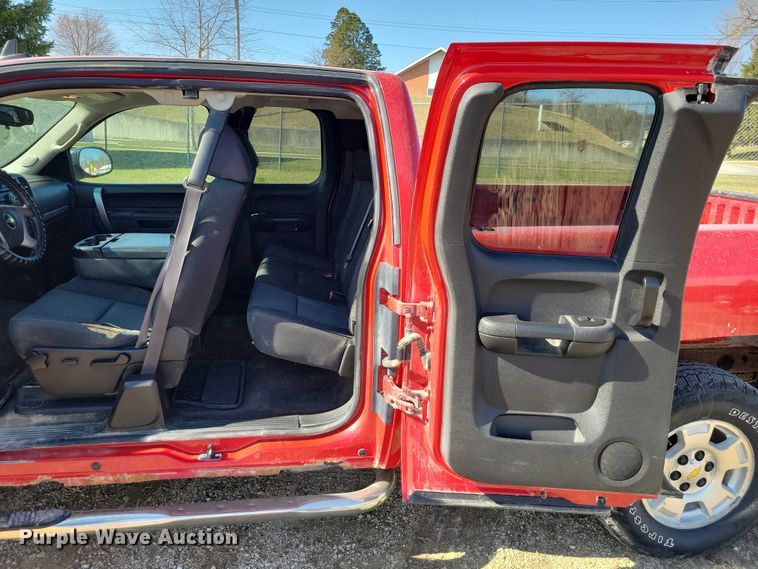 image for item NK9952 2013 Chevrolet  Silverado 1500 Ext. Cab pickup truck