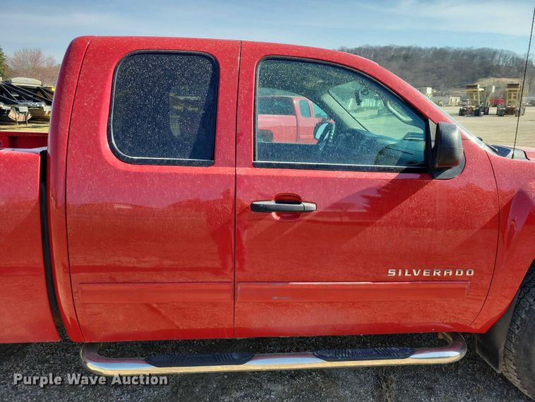 image for item NK9952 2013 Chevrolet  Silverado 1500 Ext. Cab pickup truck