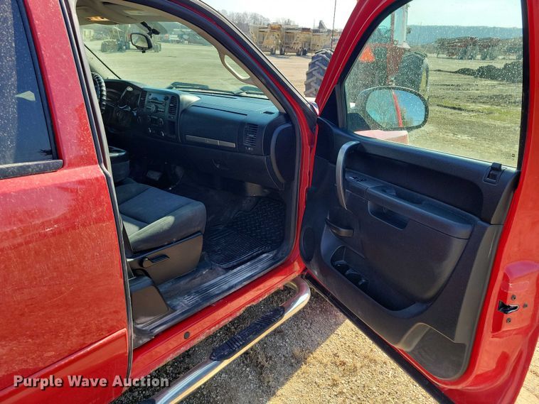 image for item NK9952 2013 Chevrolet  Silverado 1500 Ext. Cab pickup truck