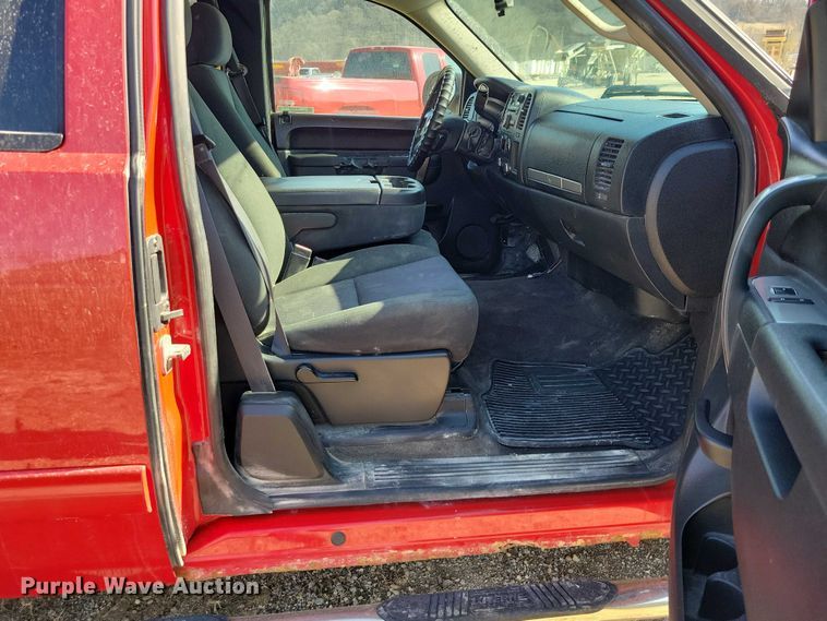 image for item NK9952 2013 Chevrolet  Silverado 1500 Ext. Cab pickup truck