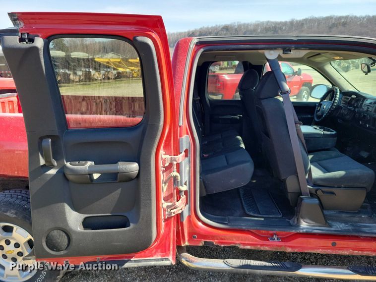 image for item NK9952 2013 Chevrolet  Silverado 1500 Ext. Cab pickup truck