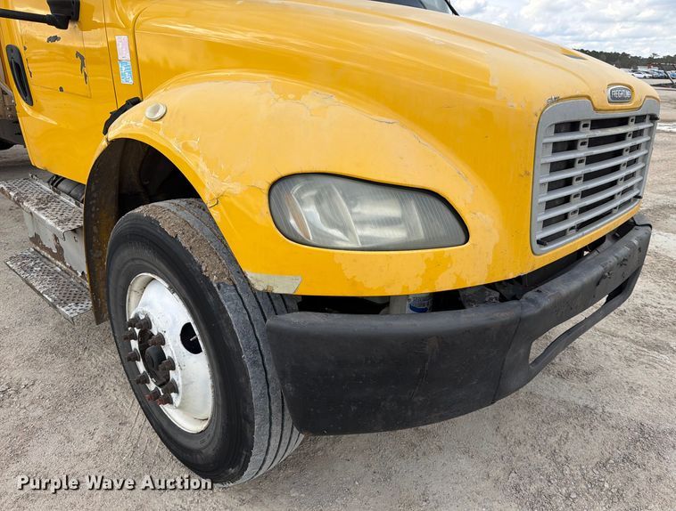 image for item YA2082 2015 Freightliner Business Class M2 box truck